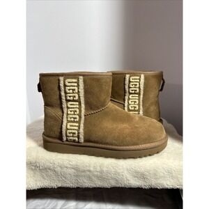 UGG CHESTNUT CLASSIC MINI SHEARLING LOGO SUEDE/ WOOL BOOTS, US Sz7